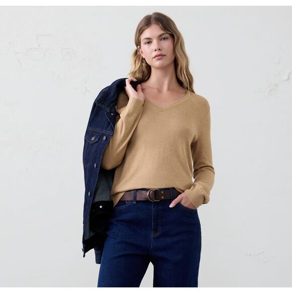 BANANA REPUBLIC V Neck Sweater - Picture 1 of 4